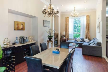 John&Jane'S House Apartment Съри Екстериор снимка